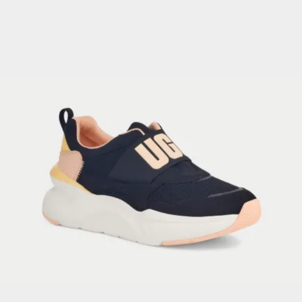 UGG LA FLEX SLIP ON SNEAKER SIZE 8 NWOT. Worn once in house. Must haves. Li